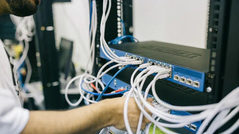 Was ist ein PoE-Switch: Alles, was Sie wissen müssen
