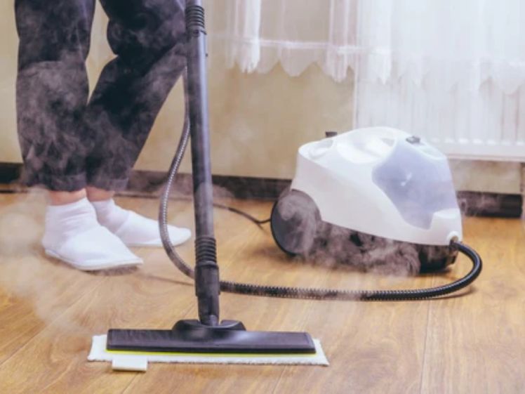 Laminat mit Dampfreiniger reinigen: Praktische Methoden und Tipps