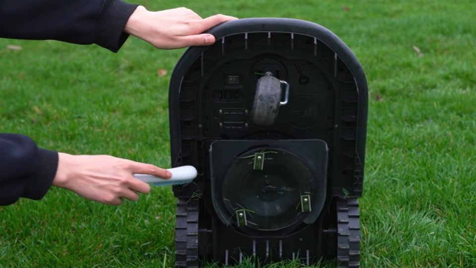 Wie führt man die Mähroboter Wartung richtig durch?